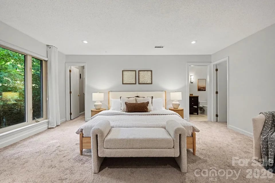 10006 Stoneleigh Lane