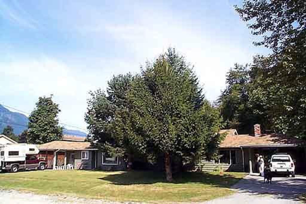 1335 Zenith Rd