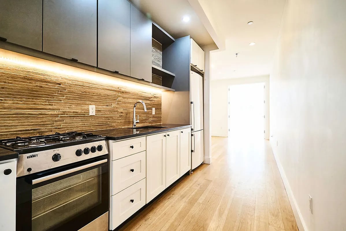 87 Montrose Avenue #2R