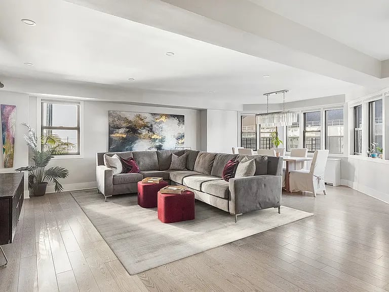 220 E 67th St APT 14C