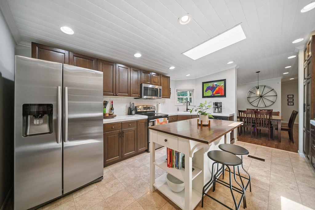 60 NE Davis Farm Road