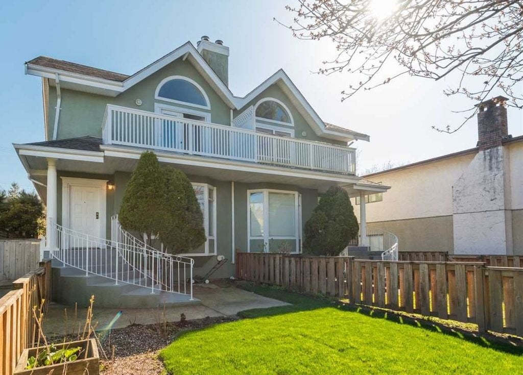 294 W 16th Ave