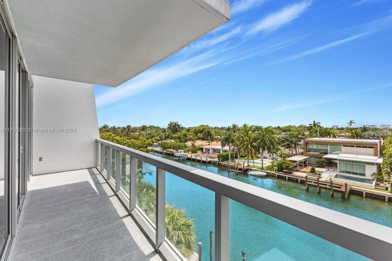 9940 W Bay Harbor Dr #5ES