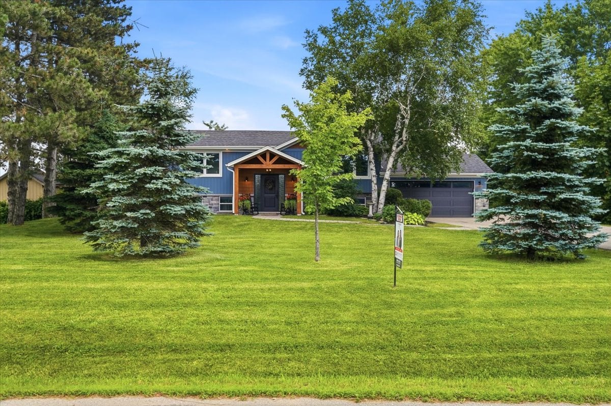 Country setting 10 minutes from the city!