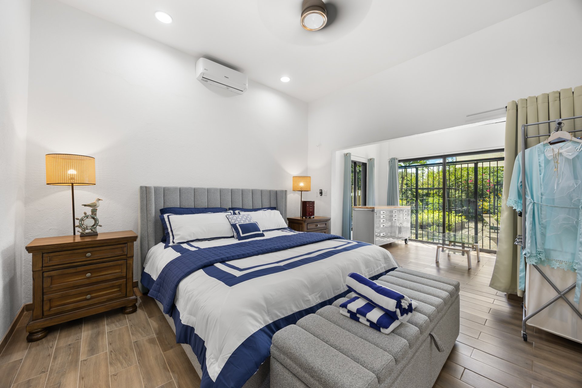 Casa Brillante & Casita Cinco Playas | Modern Home with Guest Casita, Pool & Mountain Views in Huacas
