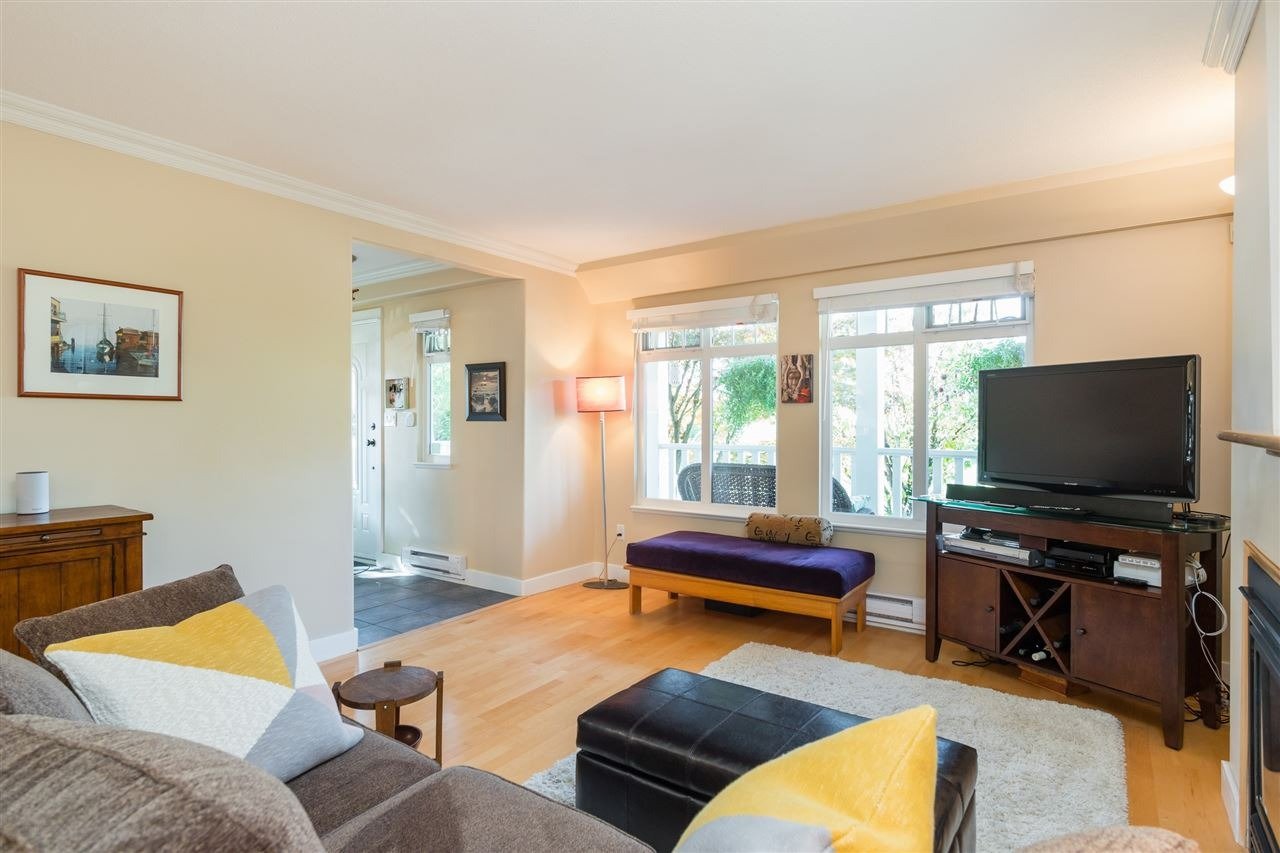 2098 Victoria Dr