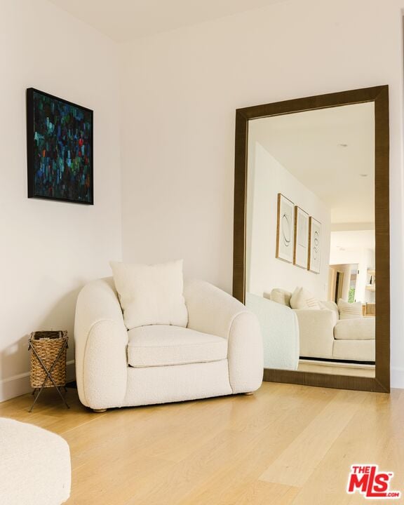 Solaris Pavilion, Westbourne Dr, 90048