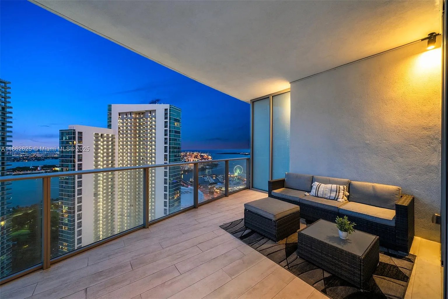 851 NE 1st Ave #4303