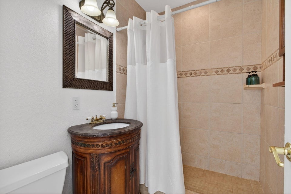 736 NE 34th Court, Oakland Park