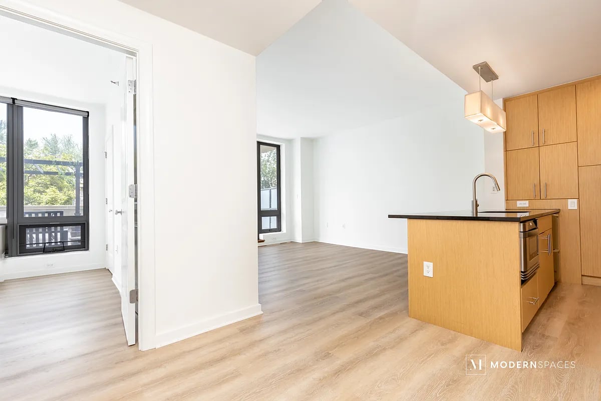 5-49 Borden Ave, #2K