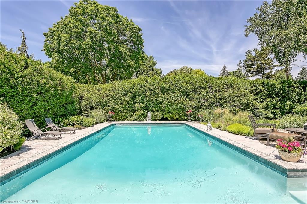 Cambridge Dr Morrison Oakville