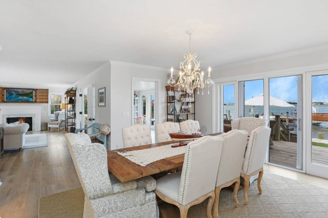 #1098 Beautiful Bayfront with Pool