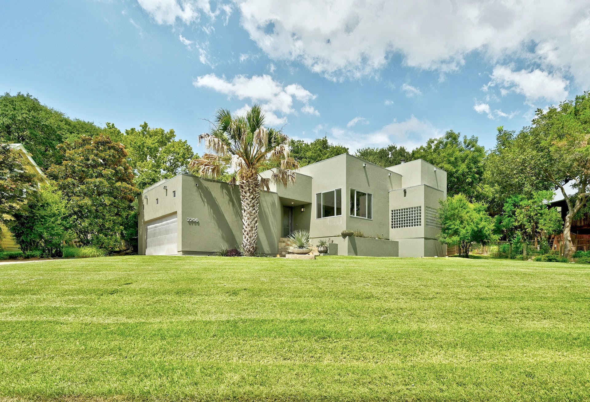 2700 De Soto DR