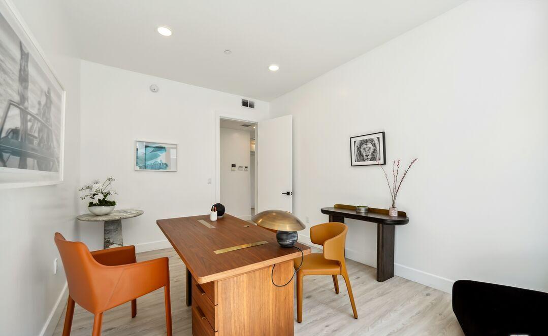 137 N Doheny Dr