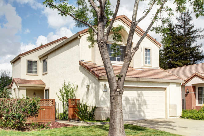 Just Listed! Well Maintained Home in Roseville!