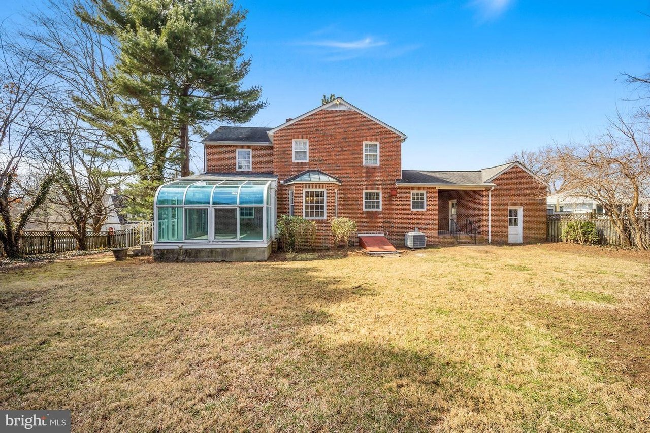 144 Archwood Ave