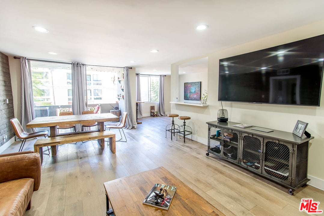 11970 MONTANA AVE #208