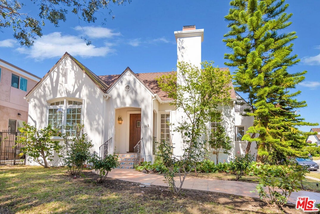 1105 S La Peer Dr