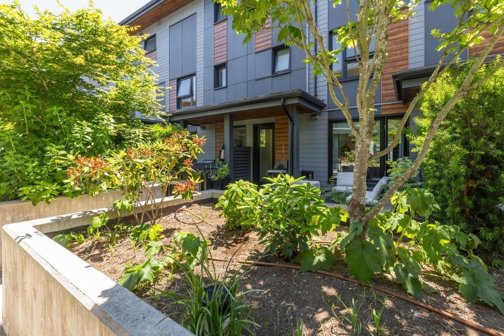 528 E 2nd St, #54