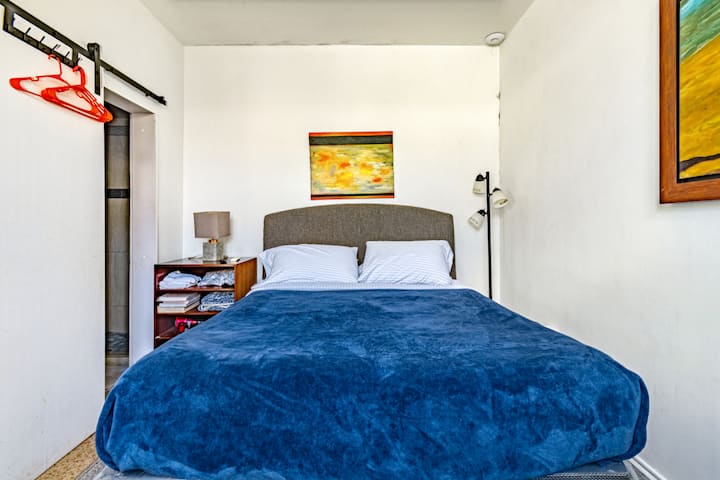 Beach House Apt 9 • 1BR + Sofa Bed • Full Kitchen - Airbnb