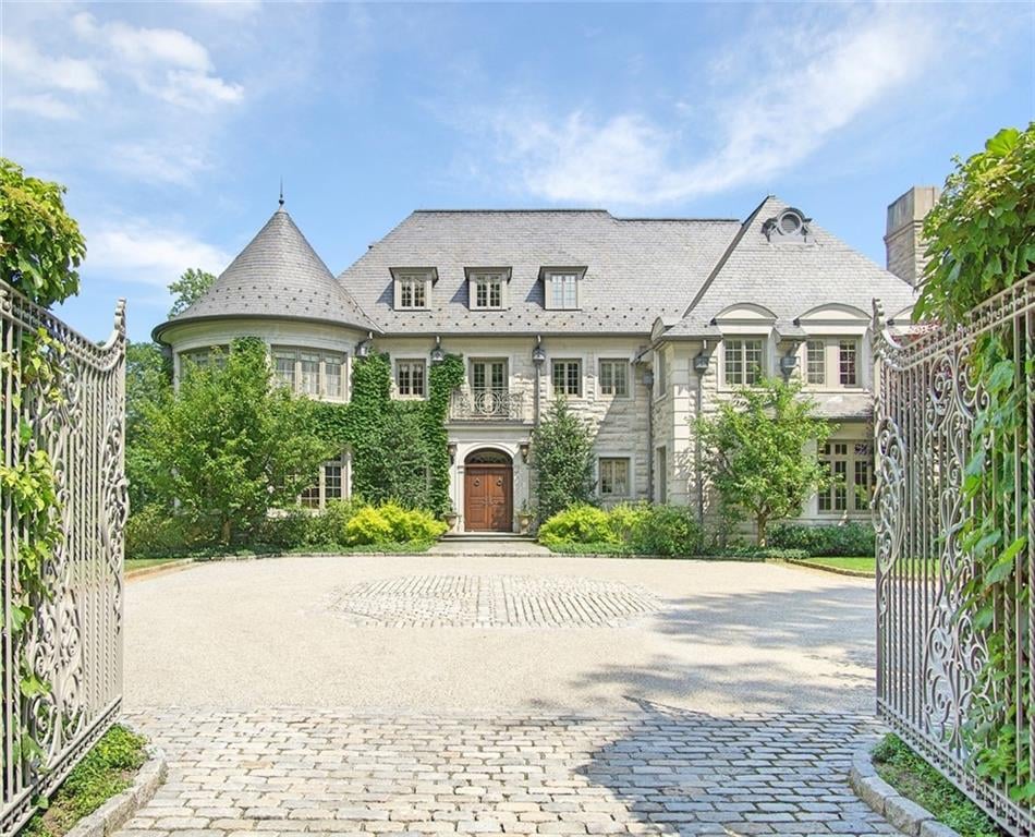 17 Cowdray Park Drive