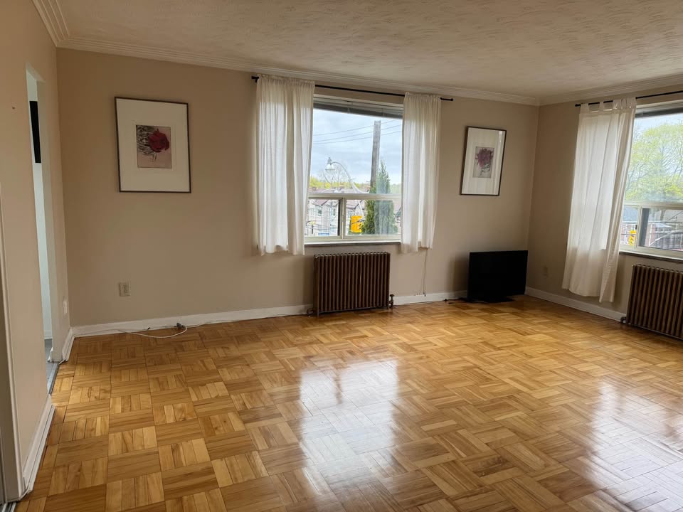 1112 Avenue Road Unit: 203