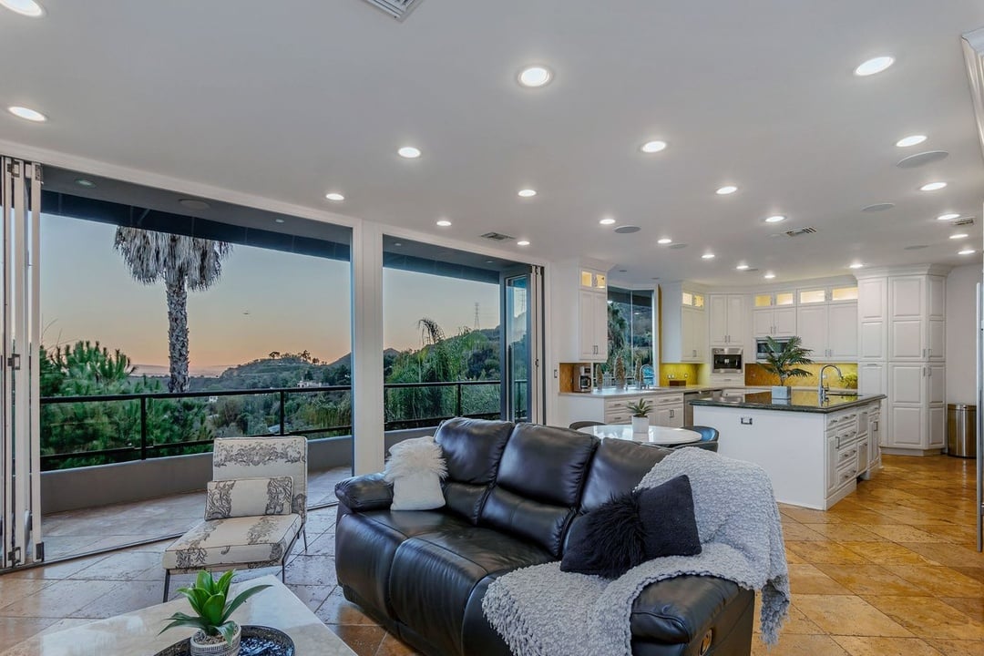 Mulholland Drive, 90068