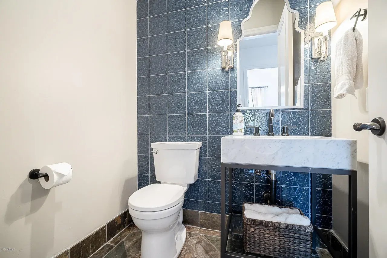 6115 E SHANGRI LA Rd