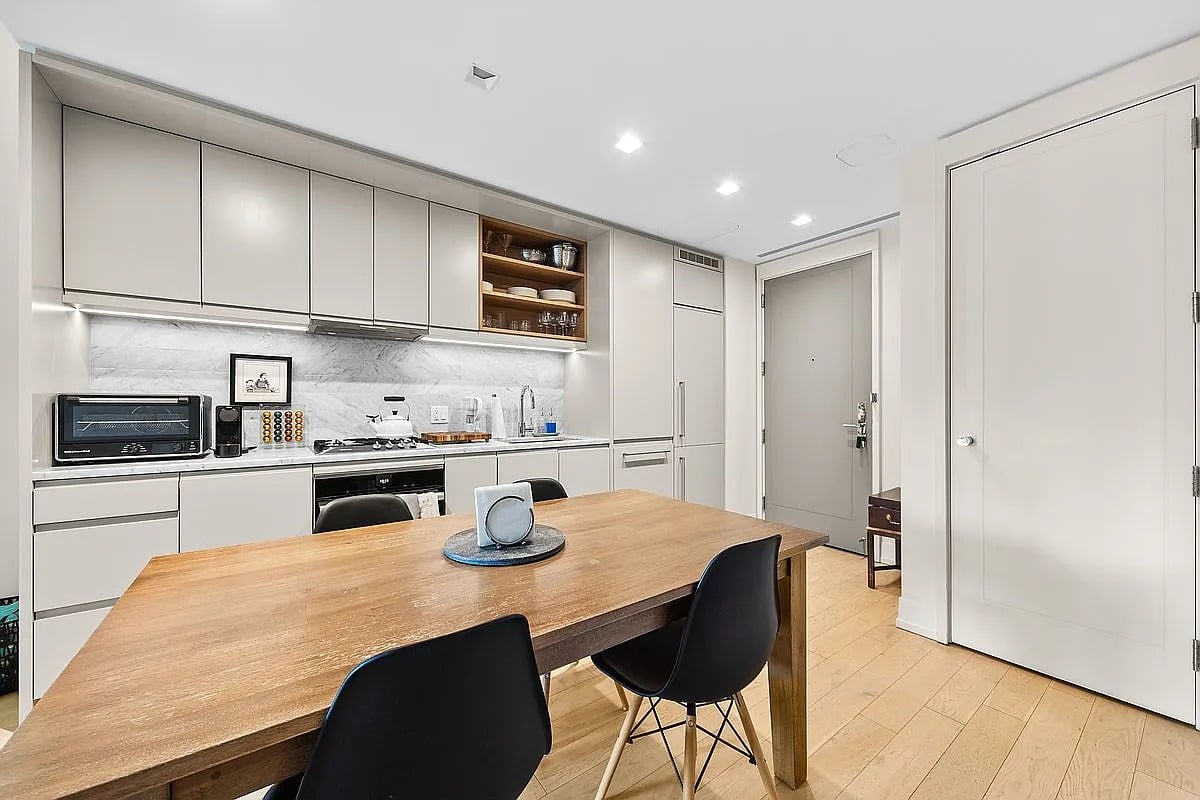 550 Vanderbilt Ave APT 207