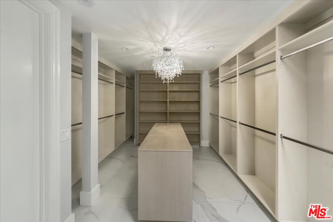 Northstar Manor, N Alta Dr, 90210