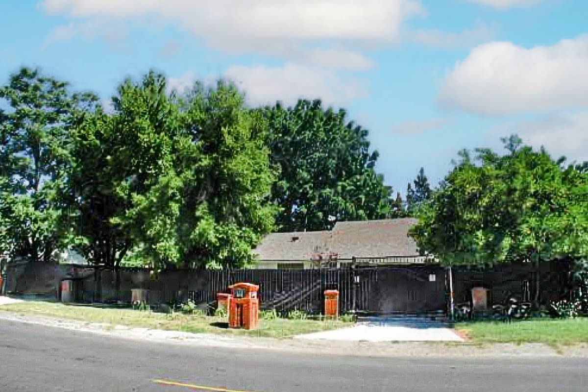 19541 Strathern Reseda, CA