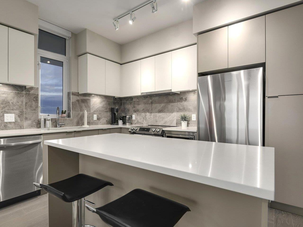 1402-8761 University Cres
