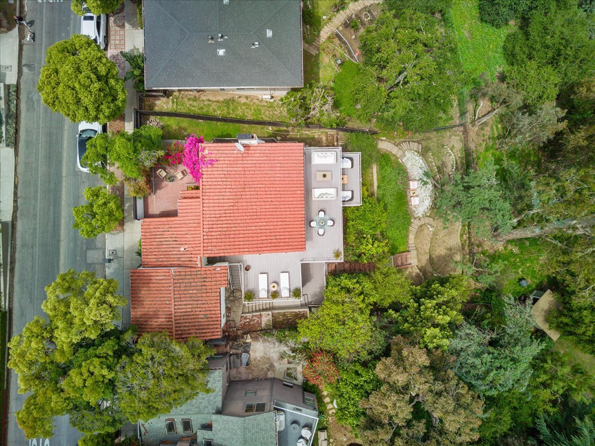 Lake Hollywood 4 + 2 Spanish Home with Views 