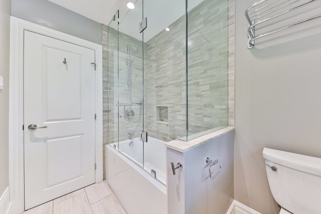 1293 Greenoaks Dr