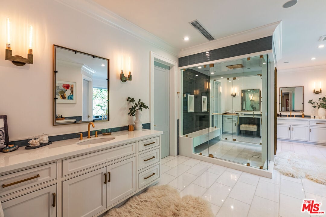 Monarch Reserve, N Norman Pl, 90049