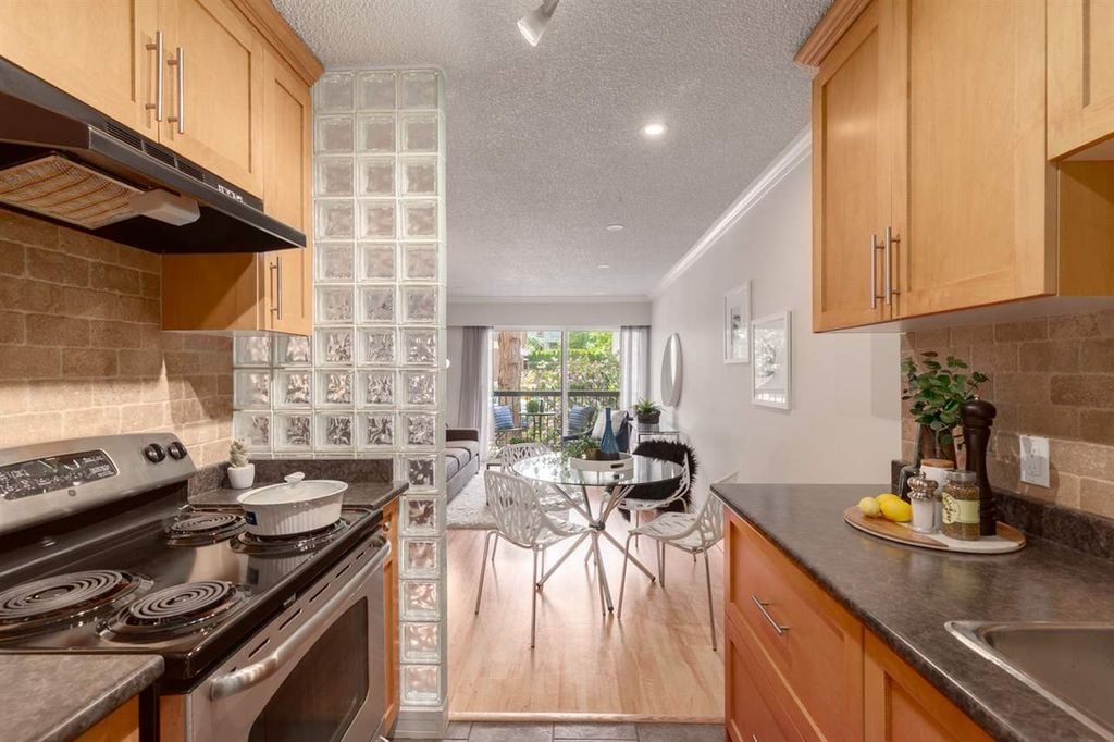 2033 W 7th Ave, #202