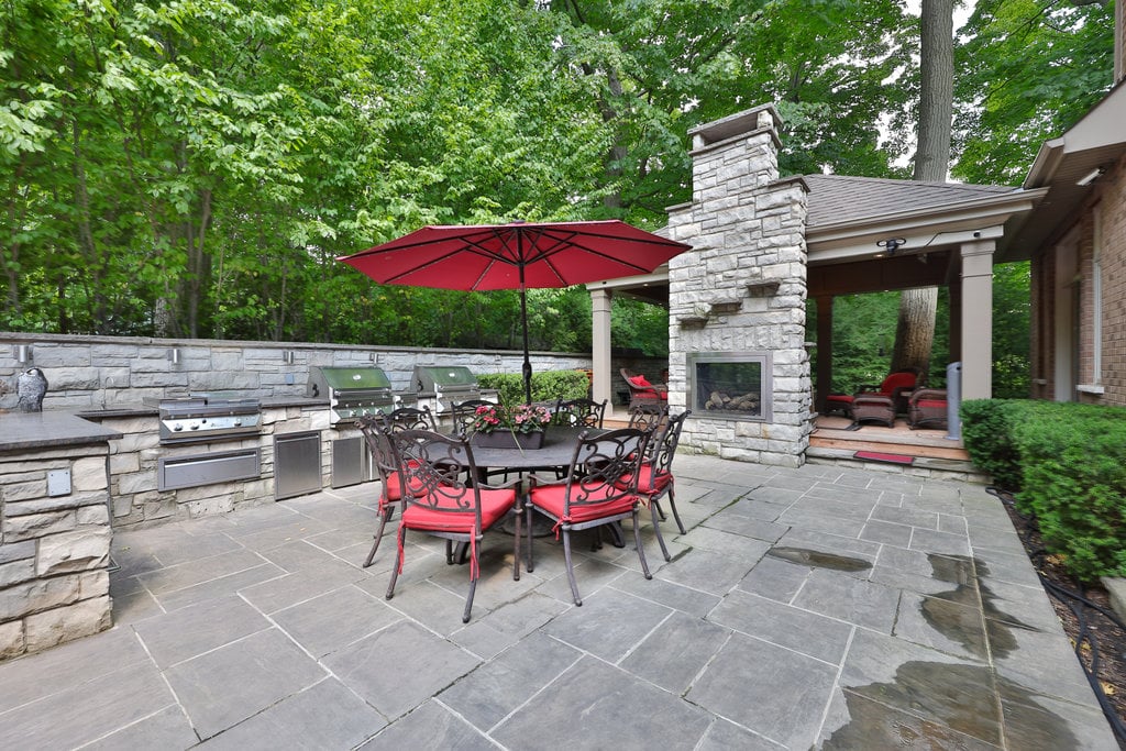5047 Lakeshore Rd