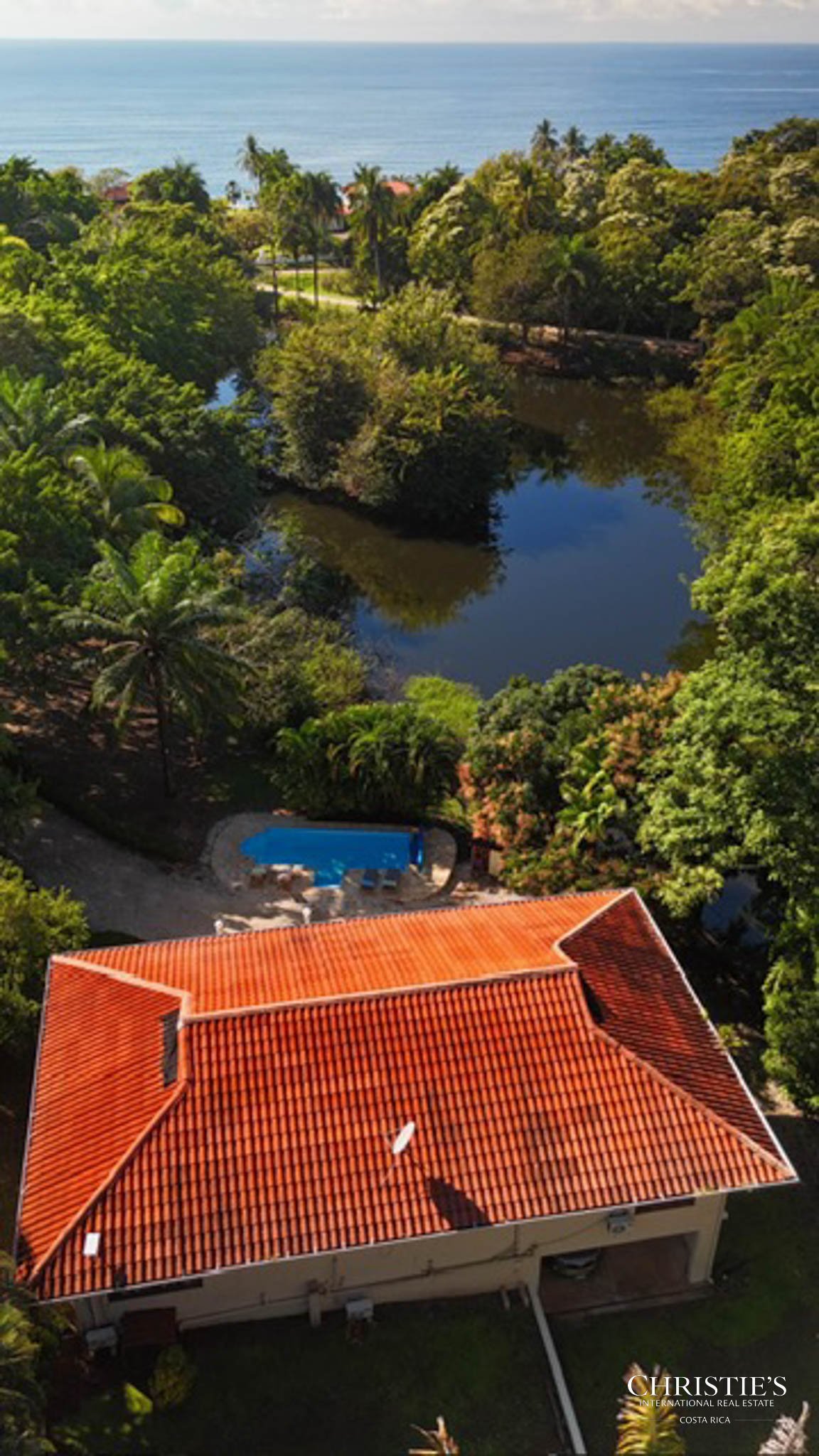 Tambor Cottage on the Pond