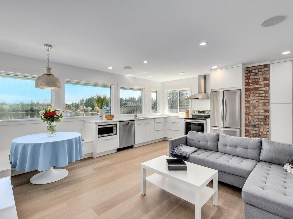 2888 204 St
