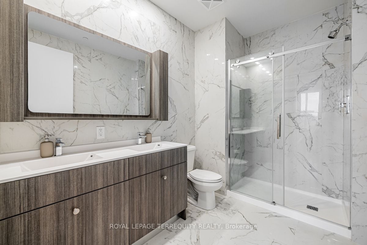 BEAUTIFUL CORNER PENTHOUSE