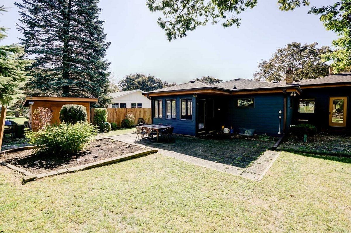 Mid-Century Modern Oasis