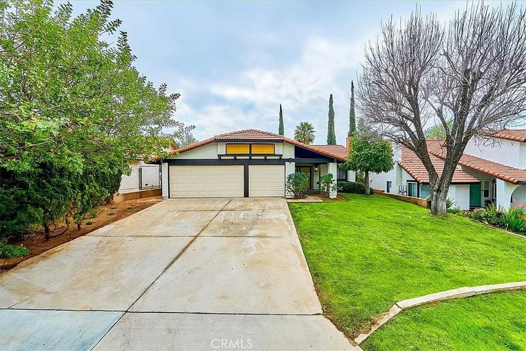 24607 Skyland Dr