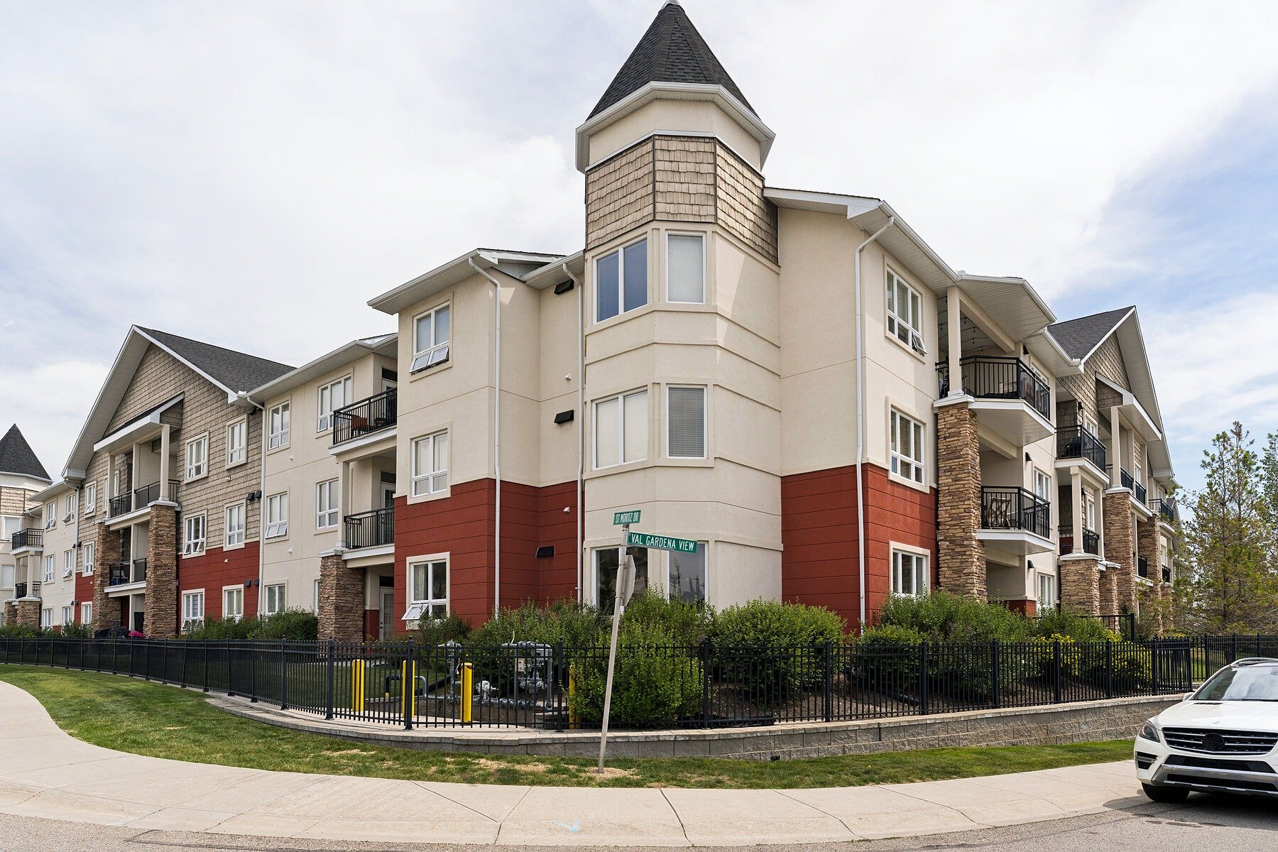 Springbank Hill Living