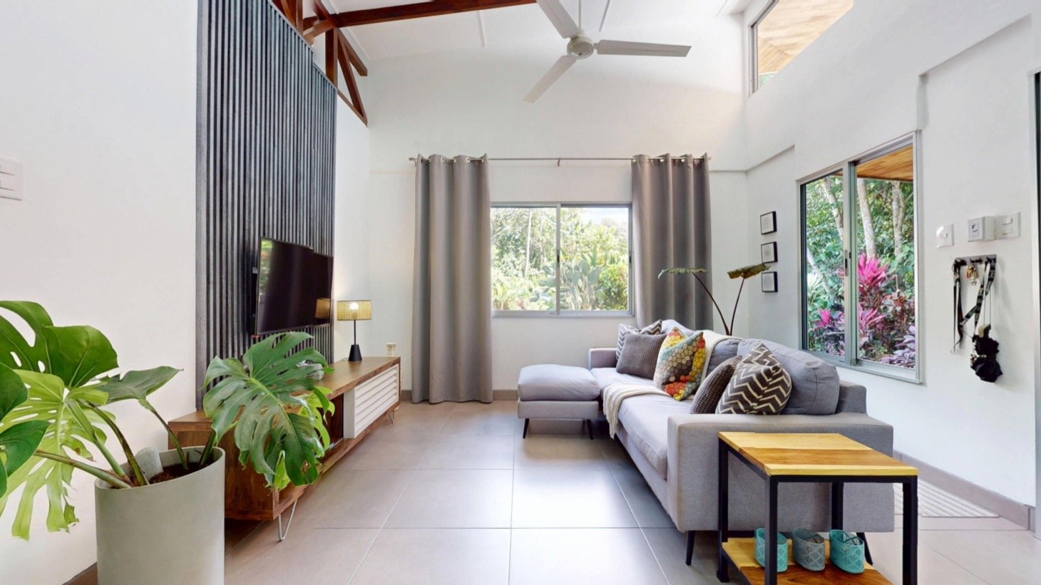 2 Bedroom Solar Home with Creek Frontage