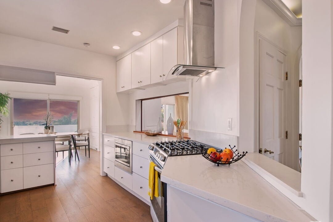 905 Berkeley St, 90403