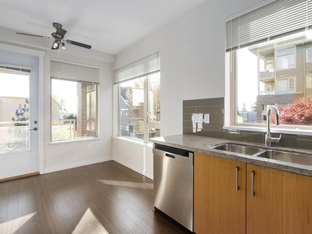 119 W 22nd St, #222