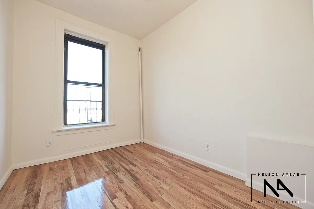 Union Street between 5th & 6th Ave