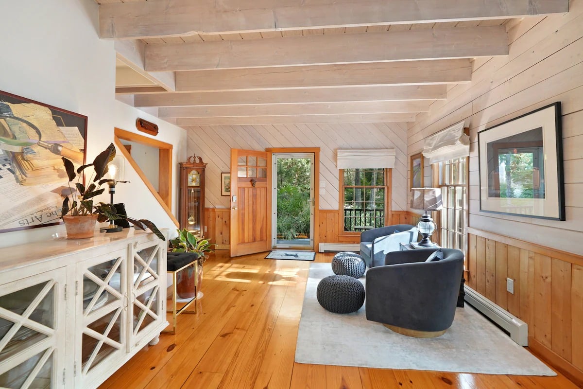 Renovated Oak Bluffs Retreat With Lagoon Access