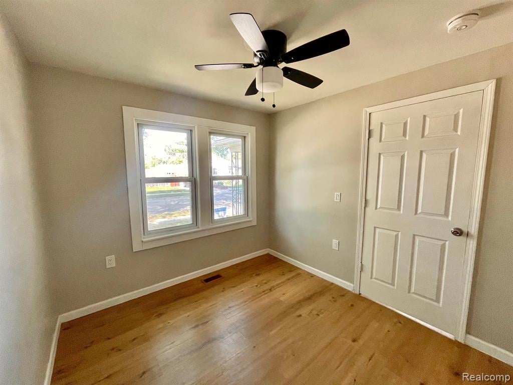 1228 E JARVIS Avenue, Hazel Park 48030