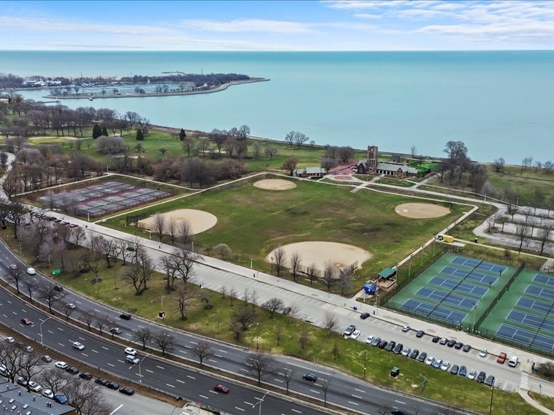3600 N Lake Shore Dr #207, Chicago, IL 60613